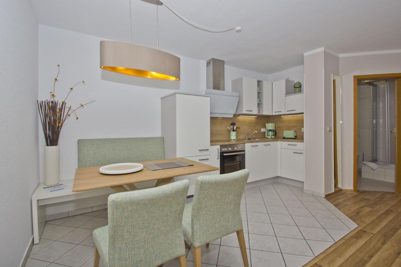 Ferienwohnung Mit Balkon, Gratis Nutzung Vom Ahoi Erlebnisbad Und Sauna In Sellin - Haus Strandeck Fewo 07 Goehren  Pokoj fotografie